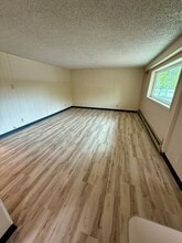 2641 Steese Hwy in Fairbanks, AK - Building Photo - Building Photo