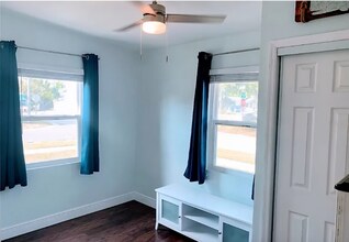 2400 15th Ave N in St. Petersburg, FL - Building Photo - Building Photo