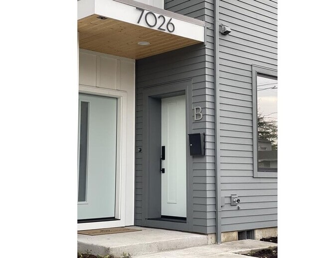 7026 SE Duke St in Portland, OR - Building Photo - Building Photo