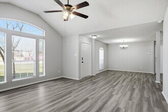 5713 Sea Breeze Ln in Fort Worth, TX - Building Photo - Building Photo