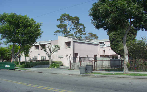 Lynwood Gardens II in Lynwood, CA - Building Photo