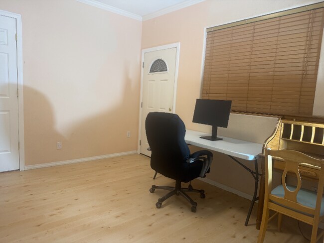 1 Horst Ave in Artesia, CA - Foto de edificio - Building Photo