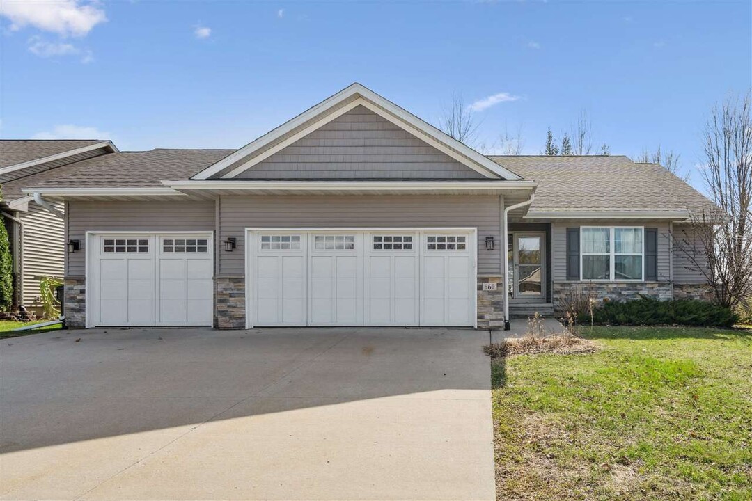 660 Galway Dr in Iowa City, IA - Building Photo