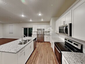 1359 E White St in Lehi, UT - Building Photo - Building Photo