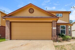 16746 Warbler Dr in Conroe, TX - Building Photo