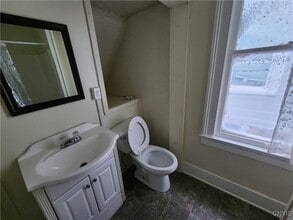 137 W Schuyler St in Oswego, NY - Building Photo - Building Photo