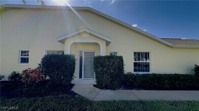 5653 Greenwood Cir in Naples, FL - Building Photo - Building Photo