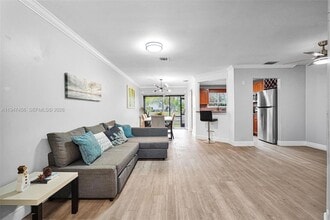 2149 Discovery Cir W in Deerfield Beach, FL - Foto de edificio - Building Photo