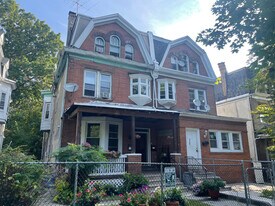 5107 Wayne Ave, Unit 3rd Floor in Philadelphia, PA - Building Photo