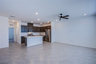 6288 Dolosonte St in Las Vegas, NV - Building Photo - Building Photo