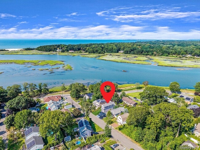 119 Whittier Dr in Kings Park, NY - Building Photo - Building Photo