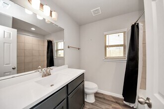 13318 Villa Sola Dr in La Marque, TX - Building Photo - Building Photo