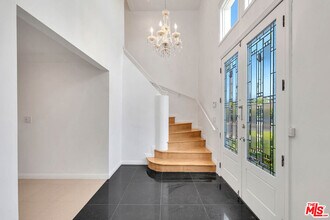 5890 Fairhaven Ave in Los Angeles, CA - Building Photo - Building Photo