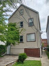 8320 S Muskegon Ave in Chicago, IL - Building Photo - Building Photo
