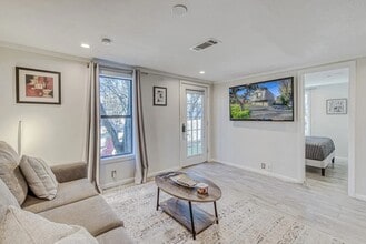 208 Lessin Ln in Austin, TX - Building Photo - Building Photo