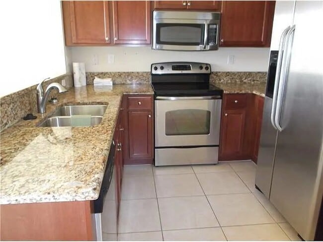 3255 NW 31st Ter in Lauderdale Lakes, FL - Building Photo - Building Photo