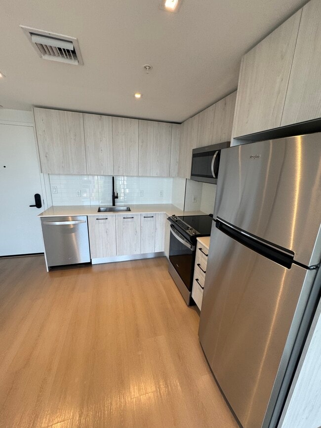 120 NW 31st St, Unit A2 in Miami, FL - Building Photo - Building Photo