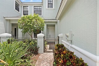 14617 Sutherland Ave in Naples, FL - Foto de edificio - Building Photo