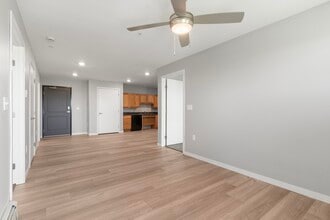 Vive Senior Apartments in Cedar Rapids, IA - Building Photo - Building Photo