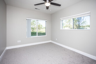 RiverPointe Apartments in South Sioux City, NE - Building Photo - Interior Photo