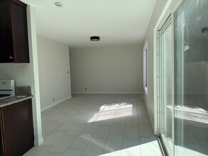 2052 Lewis Ave in Long Beach, CA - Building Photo - Building Photo