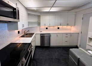 6301 N Falls Cir Dr, Unit 313 in Lauderhill, FL - Foto de edificio - Building Photo