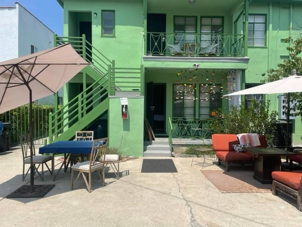 1226 S Longwood Ave in Los Angeles, CA - Building Photo