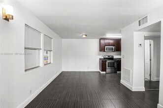 37 SW 14th St in Dania Beach, FL - Building Photo - Building Photo