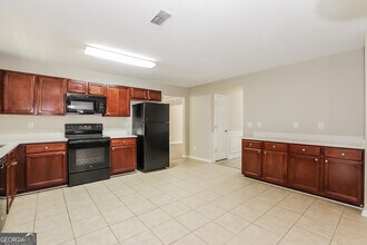 665 Lakeridge Ct in Covington, GA - Building Photo - Building Photo