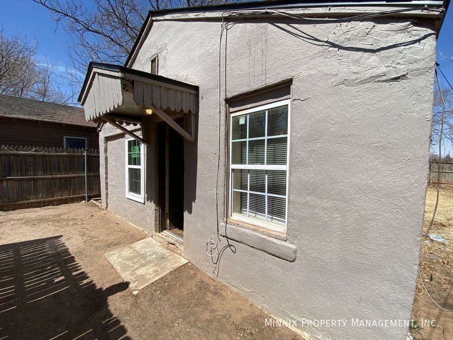 1920 20th St in Lubbock, TX - Building Photo