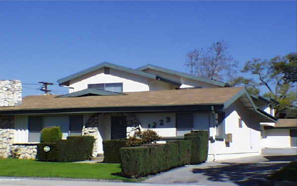 1223 E Lexington Dr in Glendale, CA - Building Photo - Building Photo