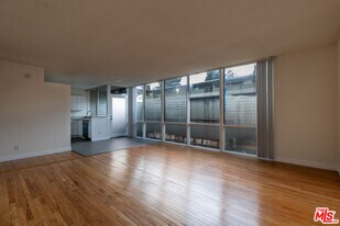 11131 Rose Ave in Los Angeles, CA - Building Photo