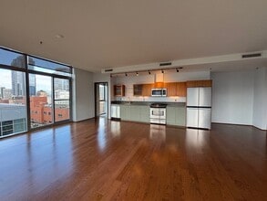 1221 SW 10th Ave, Unit Eliot Condo in Portland, OR - Foto de edificio - Building Photo