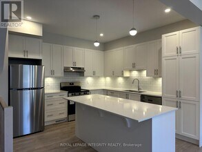 76 Ryan Reynolds Wy in Ottawa, ON - Building Photo - Building Photo