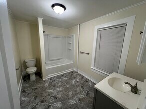 4 Cottage Pl in Glens Falls, NY - Building Photo - Building Photo