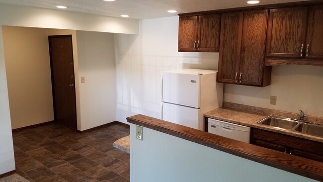 820 Roberts Ave in Brookings, SD - Building Photo - Building Photo