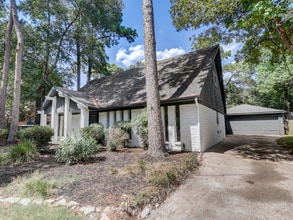 1951 Round Spring Dr in Houston, TX - Building Photo - Building Photo