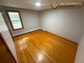 52 Pitman St, Unit 2W in Fall River, MA - Foto de edificio - Building Photo