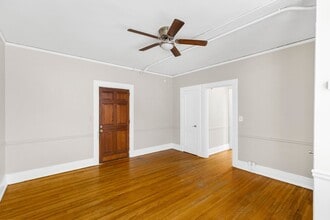 Charleston Court in Birmingham, AL - Building Photo - Building Photo