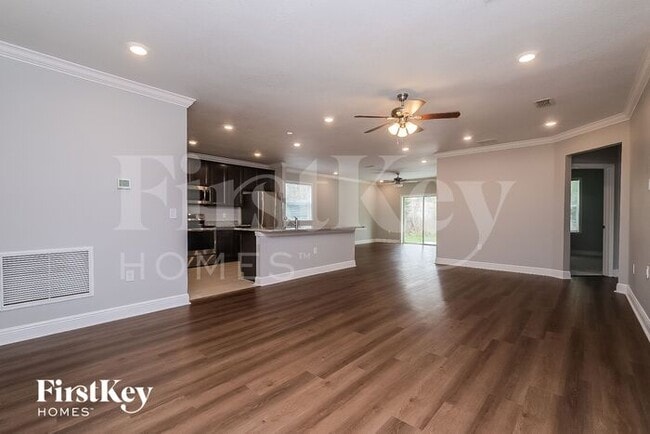 6177 Kinlock Ave in Spring Hill, FL - Building Photo - Building Photo
