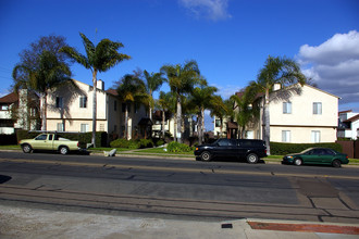 3822-3838 Voltaire St in San Diego, CA - Building Photo - Building Photo