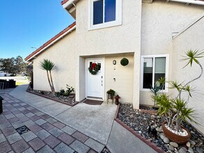804 Caminito Azul in Carlsbad, CA - Building Photo - Building Photo