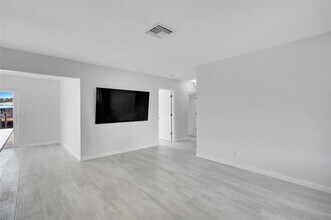 4710 SW 43rd Ave in Fort Lauderdale, FL - Building Photo - Building Photo