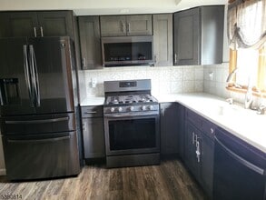 2 Gilbert Ave in Elmwood Park, NJ - Building Photo - Building Photo