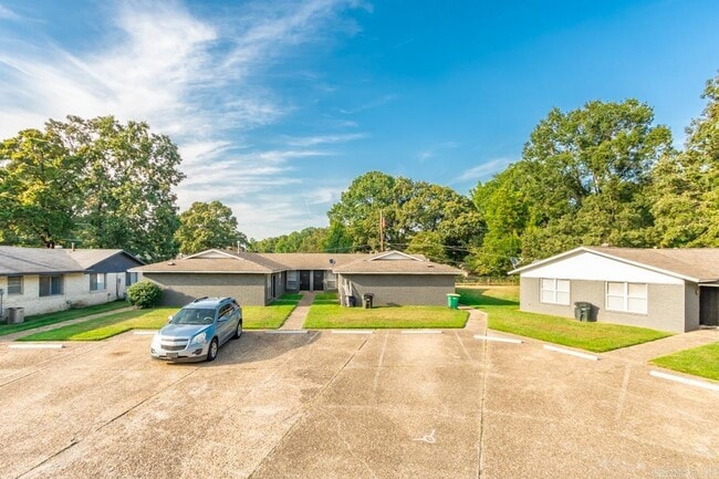 property at 19 E Laramie Dr