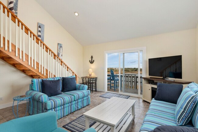 56390 North Carolina Hwy 12 in Hatteras, NC - Building Photo - Building Photo