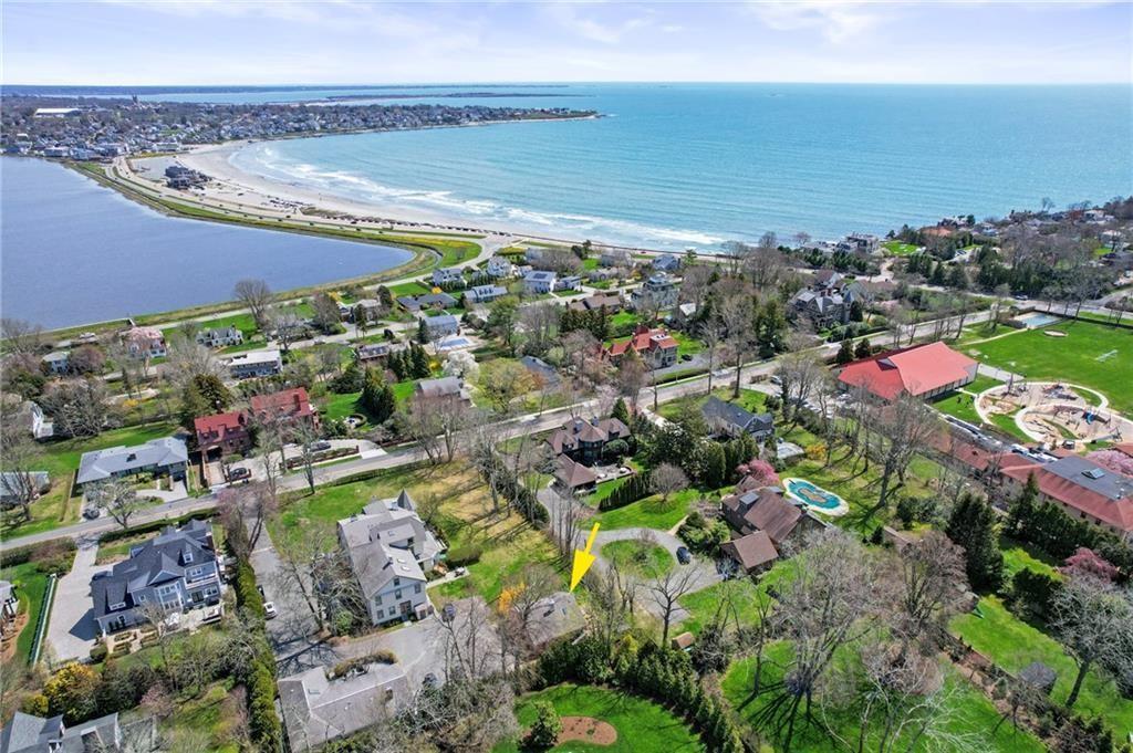397 Gibbs Ave in Newport, RI - Building Photo
