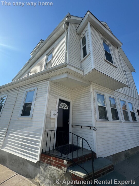 512 Medford St in Somerville, MA - Foto de edificio