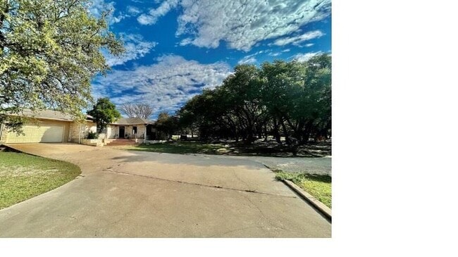 1045 Hidden Hills Dr in Dripping Springs, TX - Building Photo - Building Photo