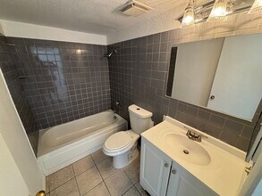 2185 Exeter Dr in Las Vegas, NV - Building Photo - Building Photo